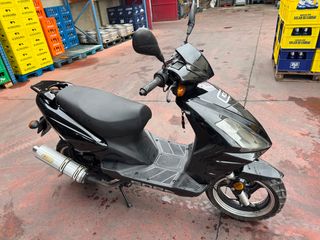 vendo scooter GOES 125L Negra muy cuidada