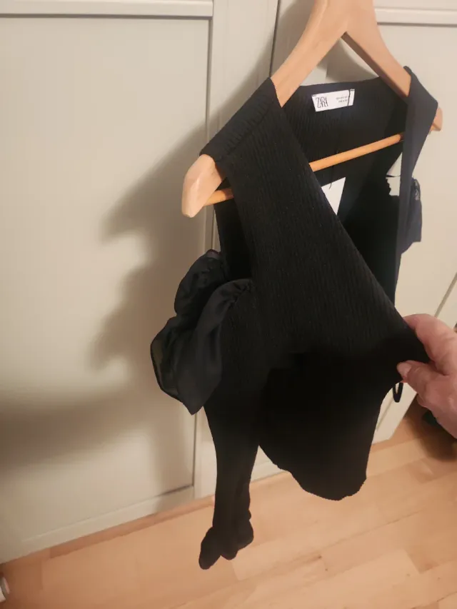 Zara Chaqueta Negra Tul Hombros Descubiertos