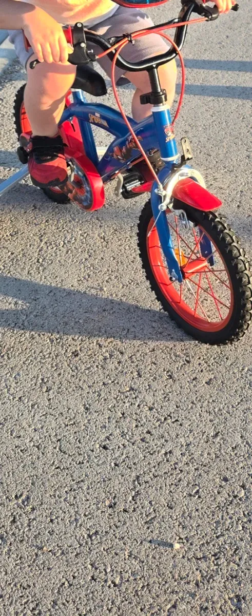 Bicicleta Spiderman con ruedines