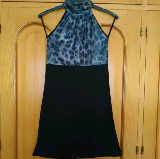 Vestido de fiesta cuello halter estampado