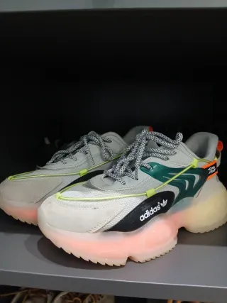 Zapatillas Adidas grises y verdes