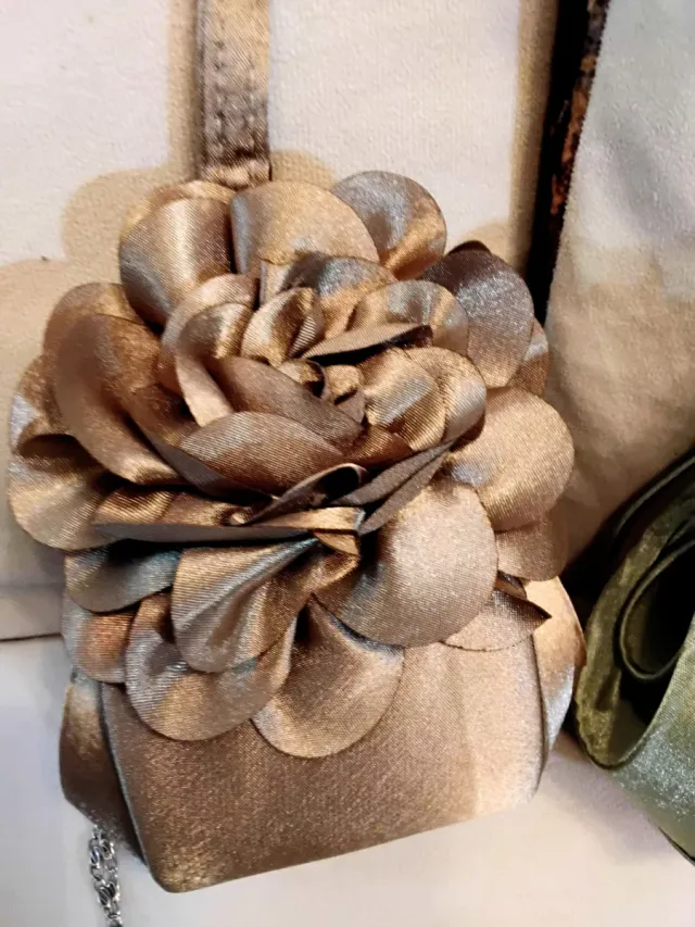 Bolso de fiesta con cadena