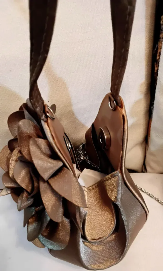 Bolso de fiesta con cadena