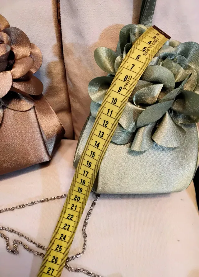 Bolso de fiesta con cadena