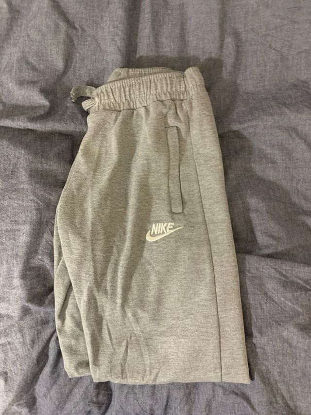 Pantalón chándal Nike gris