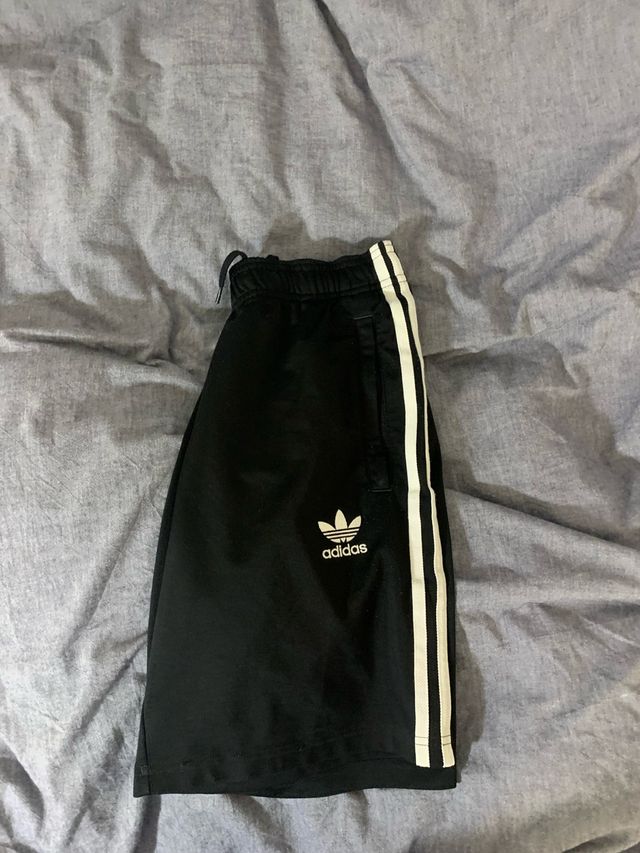 Pantalón corto Adidas negro