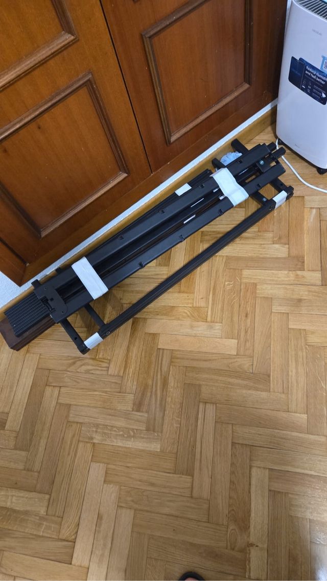 vendo cama solo tiene un pequeño rose