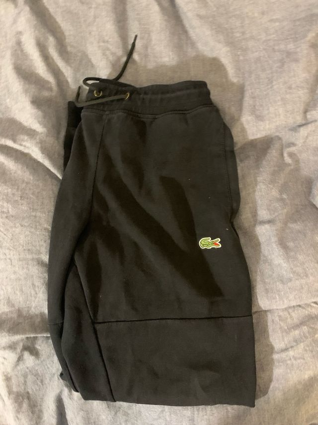 Pantalón chándal negro Lacoste