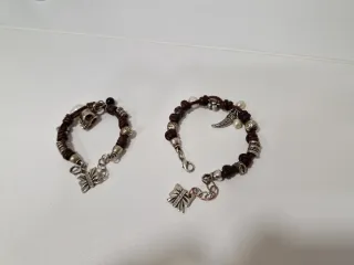 Pulseras cuero y plata con cuentas. LEER