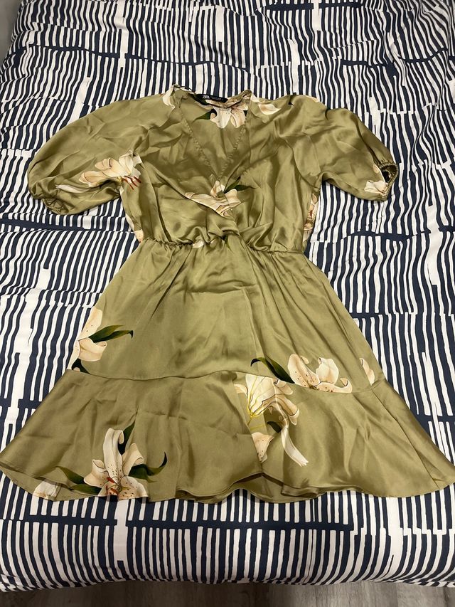Vestido Zara estampado flores verde