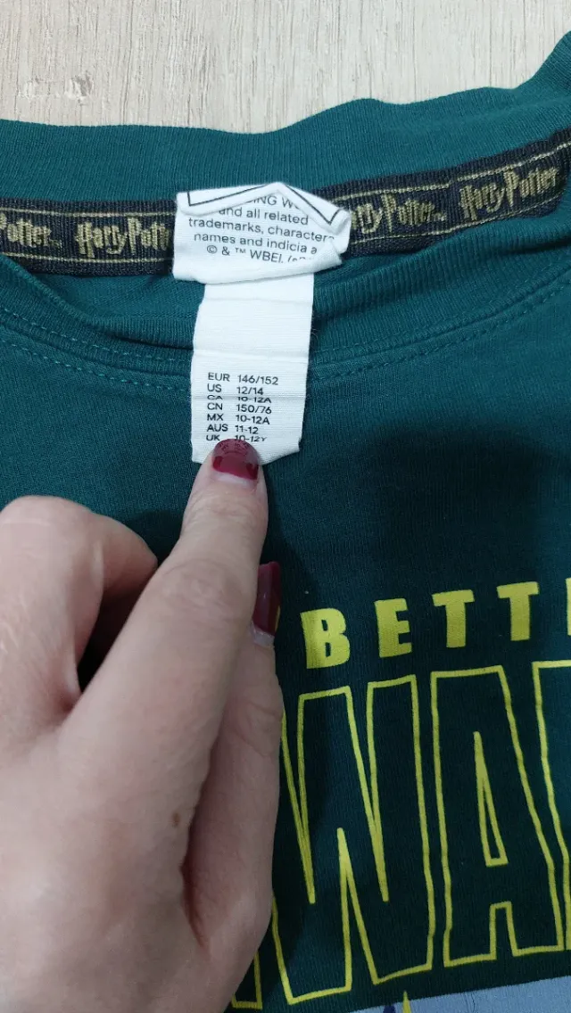 Camiseta H&M Harry Potter Hogwarts