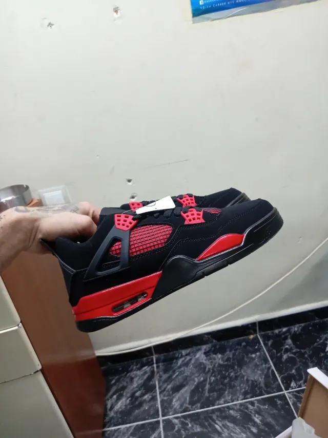 Jordan Zapatillas Negras y Rojas