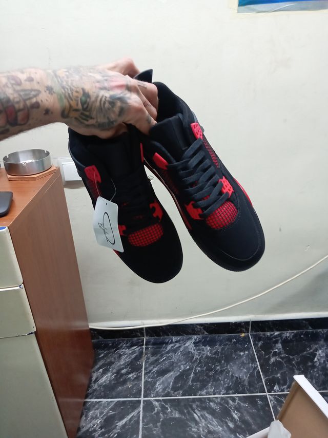 Jordan Zapatillas Negras y Rojas