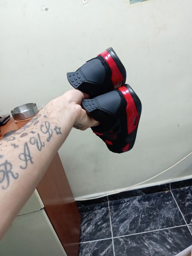 Jordan Zapatillas Negras y Rojas