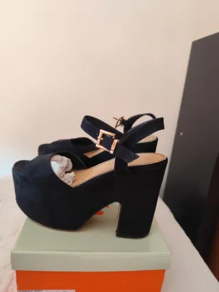 Zapatos de tacón negros