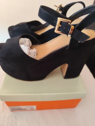 Zapatos de tacón negros