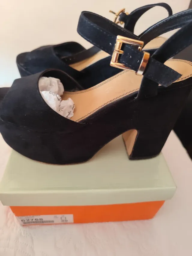 Zapatos de tacón negros