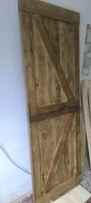 Puerta rústica estilo granero