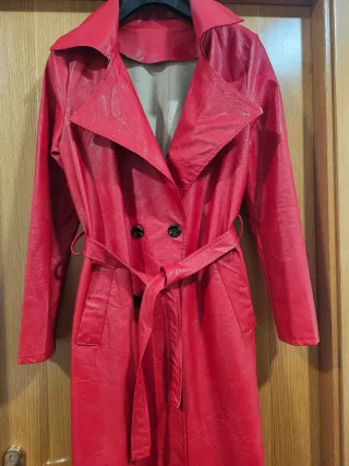 Gabardina roja