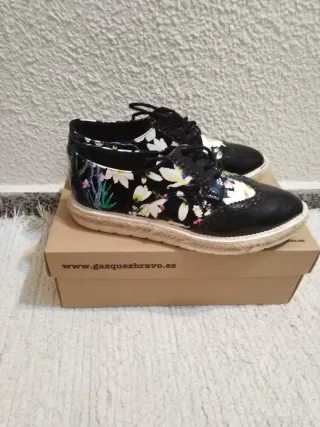 Zapatos bajos florales talla 38