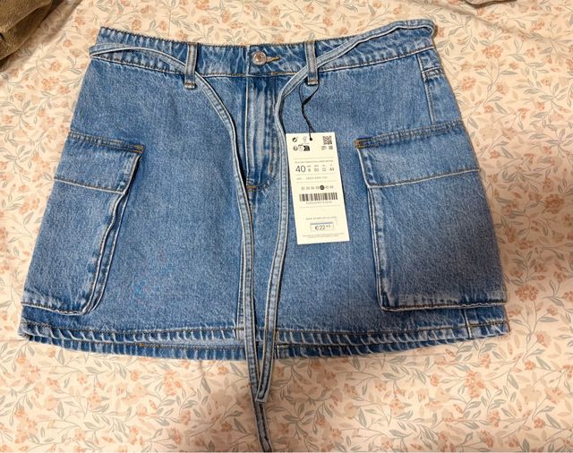 Falda vaquera cargo con cinturón