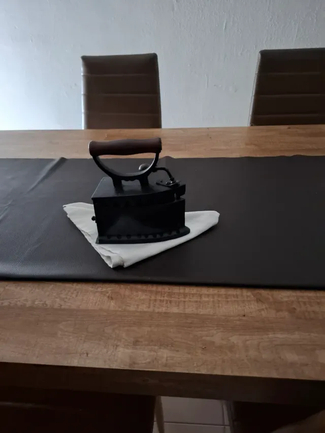 Plancha antigua de hierro