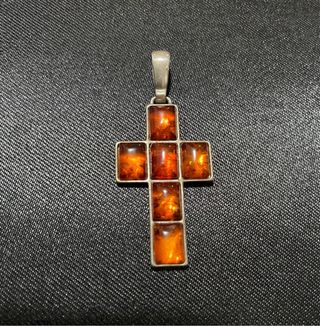 Colgante Cruz Plata y Ámbar