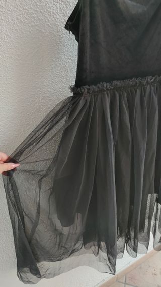 Vestido negro de rejilla y terciopelo