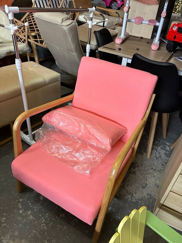 Butaca nórdica rosa y madera