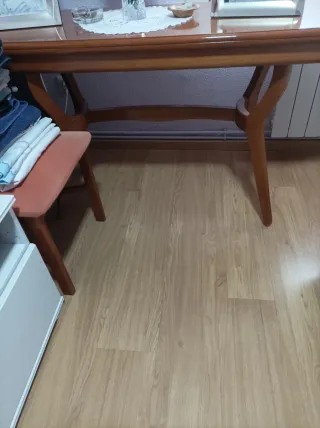 Mesa extensible de salón de madera