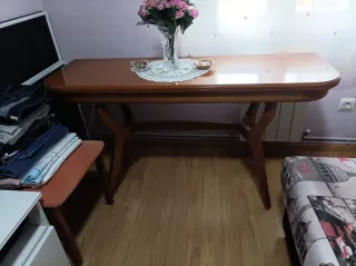 Mesa extensible de salón de madera