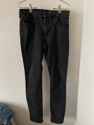 Pantalón vaquero pitillo negro