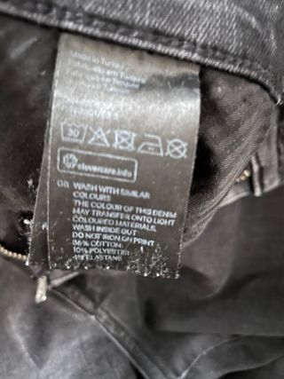 Pantalón vaquero pitillo negro