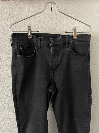 Pantalón vaquero pitillo negro
