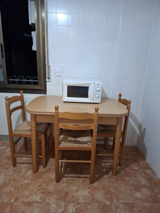 Mesa de cocina con 4 sillas, extensible hasta 168