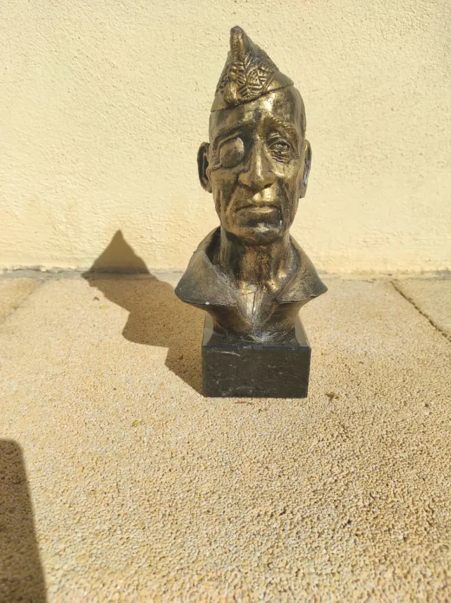 Busto Millán Astray