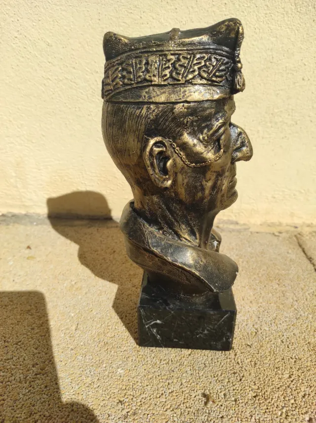 Busto Millán Astray