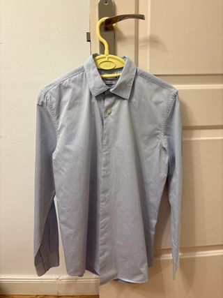 Camisa azul Zara traje