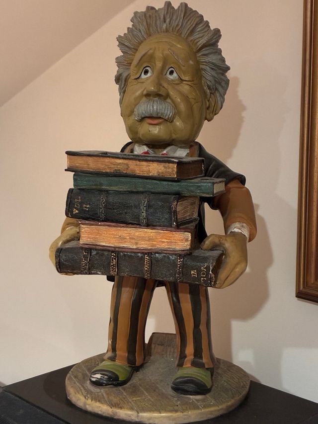 Figura Einstein con Libros