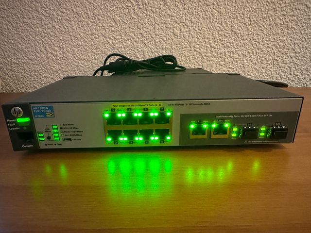 Switch HP Aruba 2530-8-PoE+ (J9780A + J9820A)