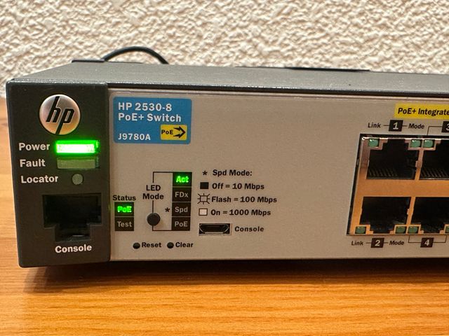 Switch HP Aruba 2530-8-PoE+ (J9780A + J9820A)