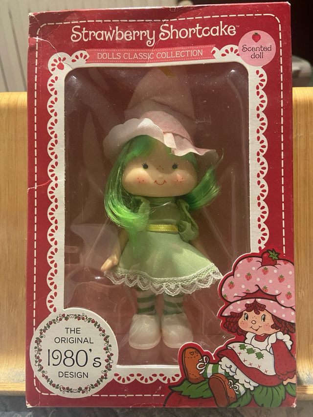 Muñeca tarta de fresa pelo verde