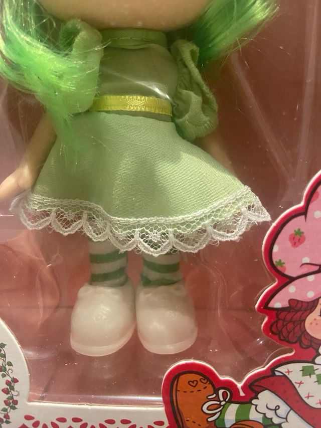 Muñeca tarta de fresa pelo verde