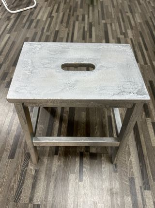 Sgabello artigianale effetto cemento