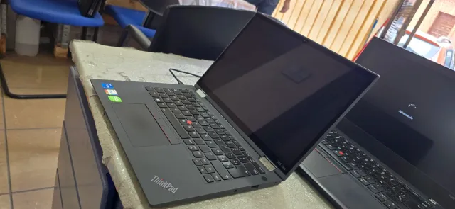 LENOVO YOGA X13 I5 16 RAM 256 SSD