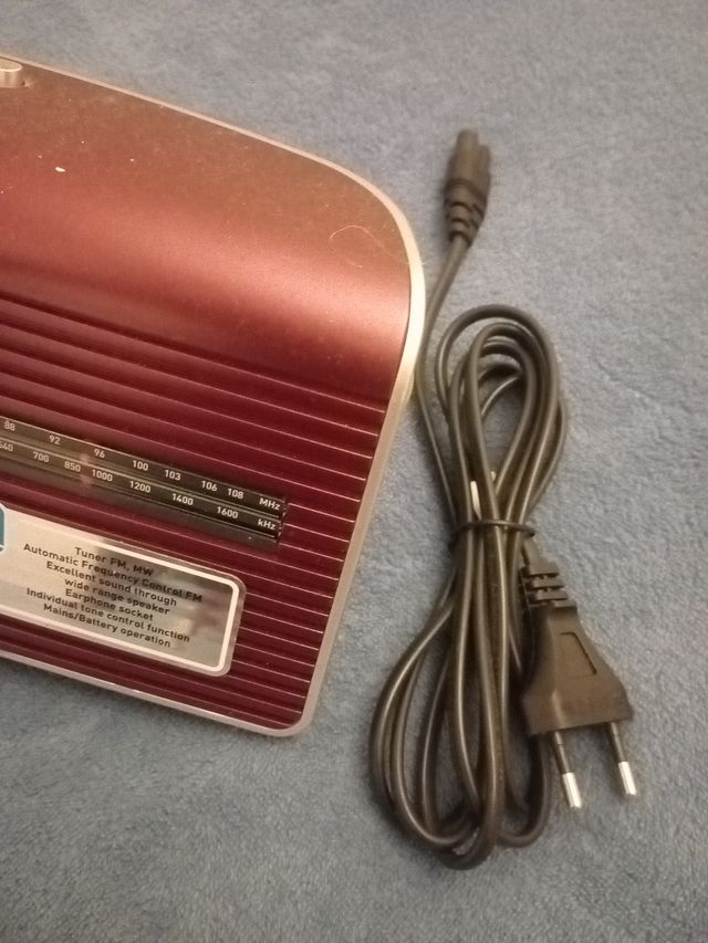 Radio Grundig Roja y Plateada