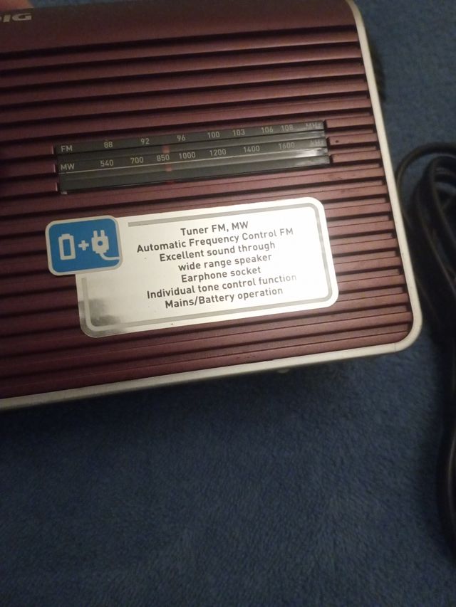 Radio Grundig Roja y Plateada