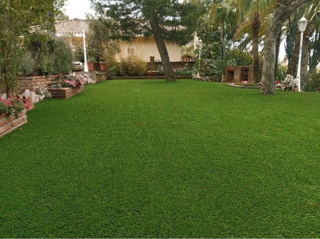 Césped artificial verde