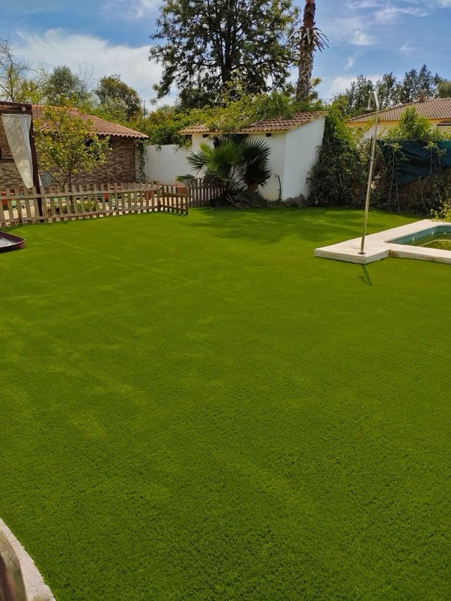 Césped artificial verde