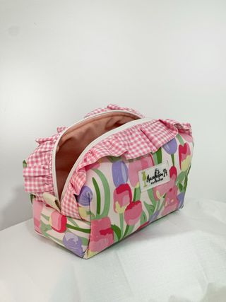 Neceser estampado floral con volantes